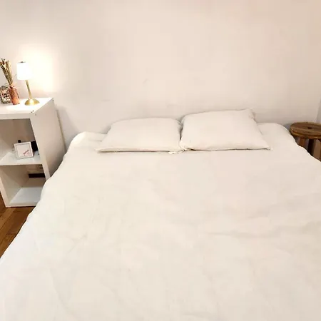 Beautiful Private - In A Family Where 2 People Live In A Prime Area Of