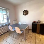 Beautiful Private - In A Family Where 2 People Live In A Prime Area Of Bed & Breakfast