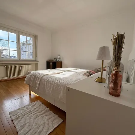 Beautiful Private - In A Family Where 2 People Live In A Prime Area Of