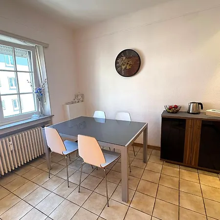 Beautiful Private - In A Family Where 2 People Live In A Prime Area Of Bed & Breakfast