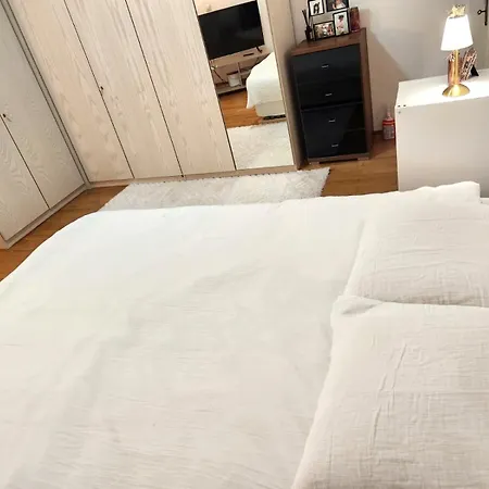 לינה וארוחת בוקר Beautiful Private - In A Family Where 2 People Live In A Prime Area Of