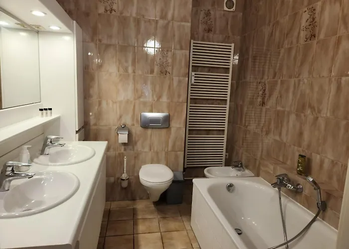 Beautiful Private - In A Family Where 2 People Live In A Prime Area Of 住宿加早餐酒店