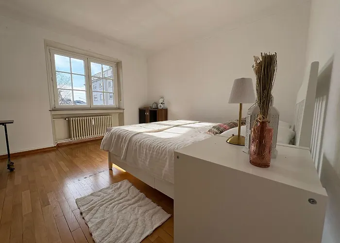 Beautiful Private - In A Family Where 2 People Live In A Prime Area Of