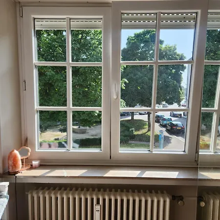 Beautiful Private - In A Family Where 2 People Live In A Prime Area Of 3*