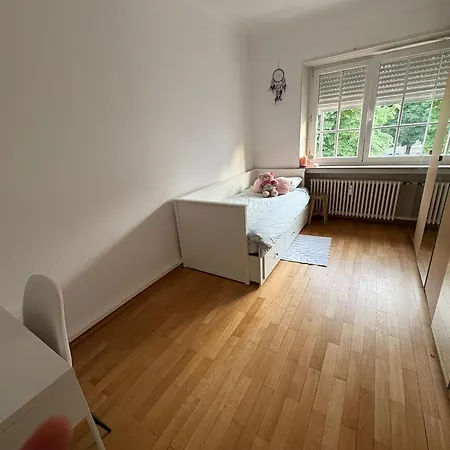 Beautiful Private - In A Family Where 2 People Live In A Prime Area Of Bed & Breakfast