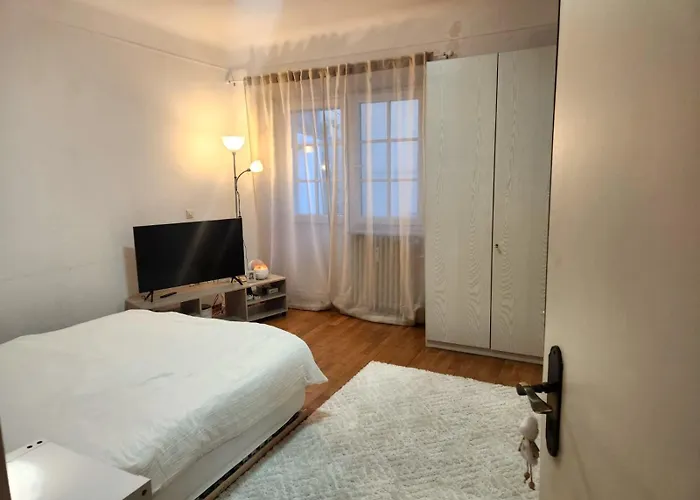 Beautiful Private - In A Family Where 2 People Live In A Prime Area Of Bed & Breakfast