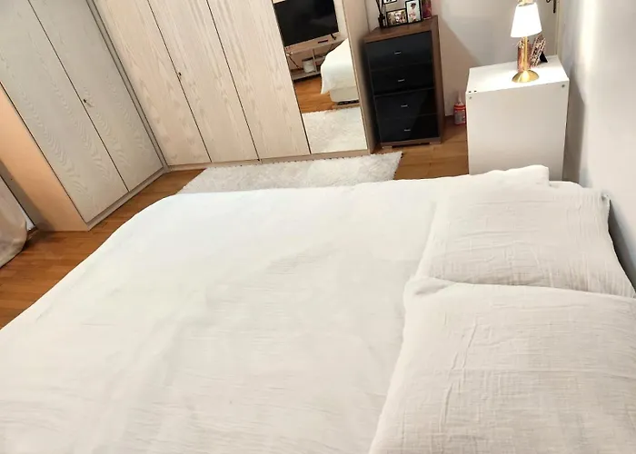 Bed & Breakfast Beautiful Private - In A Family Where 2 People Live In A Prime Area Of