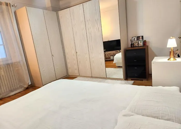 Beautiful Private - In A Family Where 2 People Live In A Prime Area Of